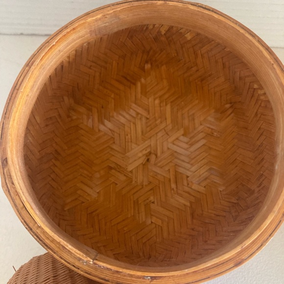 Vintage pear-shaped basket with lid made in peoples Republic of China - Picture 6 of 10